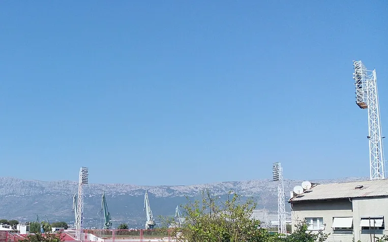 联赛冲刺阶段的球场全景(冬歇期前后的两个不同问题)